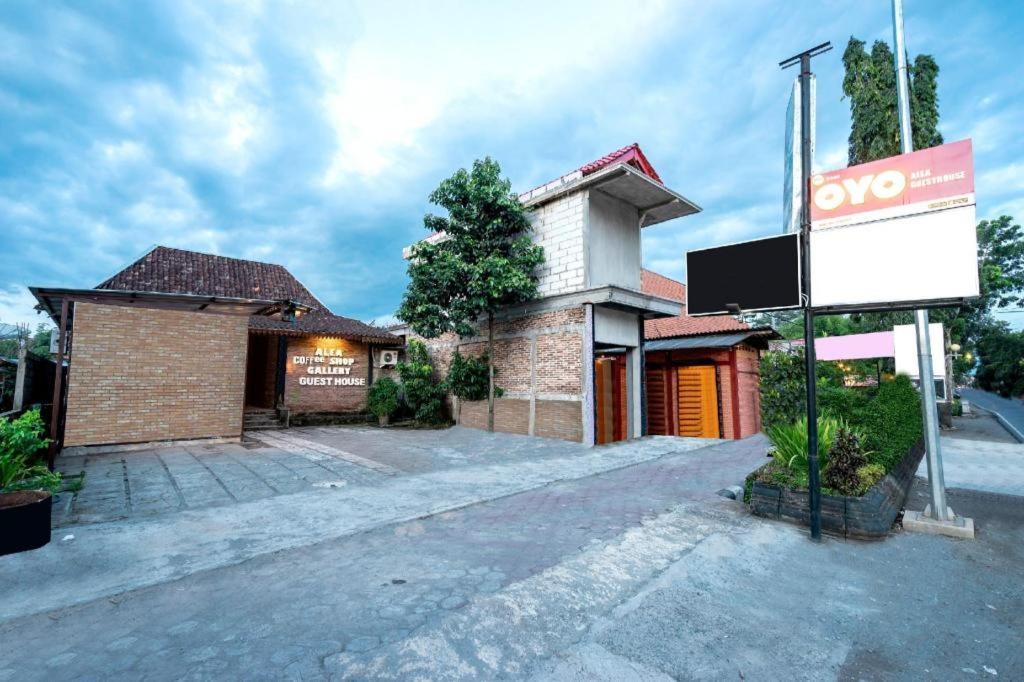 Oyo 2380 Alea Guesthouse Muntilan Exterior foto